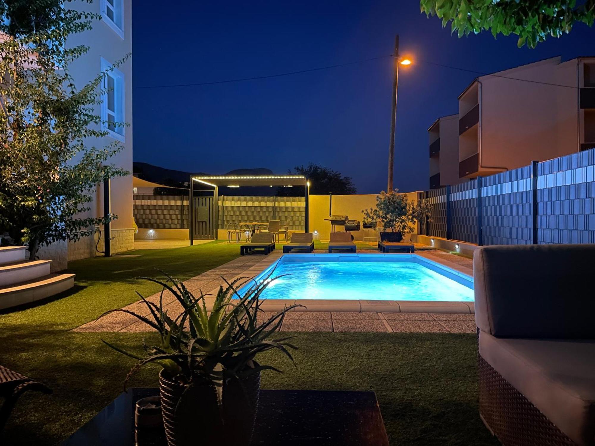 Villa Andrijana - Exclusively Yours - Family Getaway With Private Pool Kaštela Kültér fotó