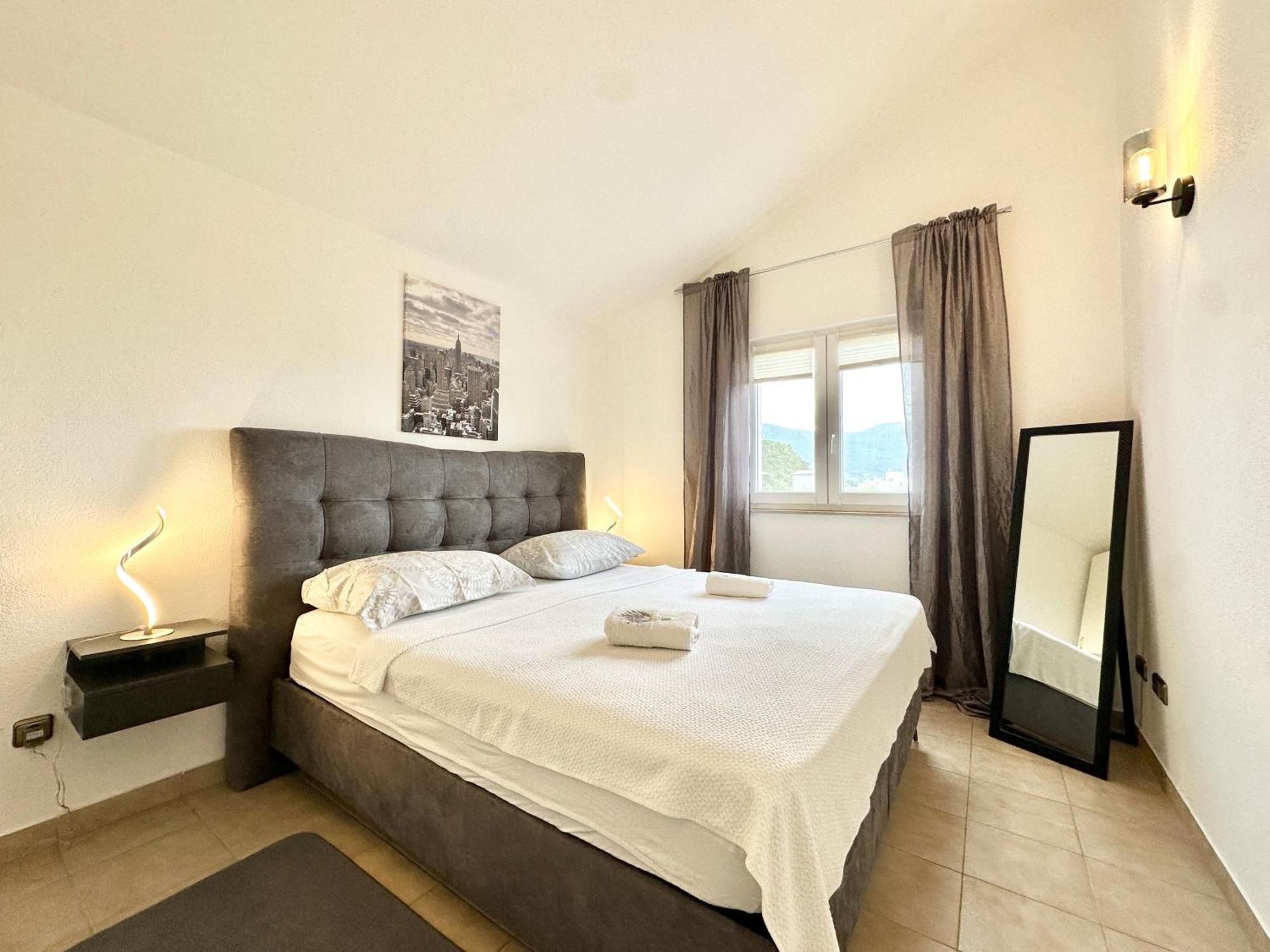 Villa Andrijana - Exclusively Yours - Family Getaway With Private Pool Kaštela Kültér fotó